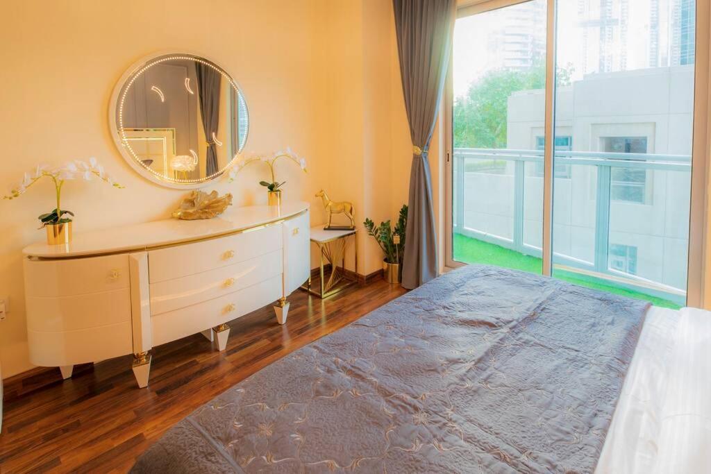 First Class 2Br With Full Burj Khalifa And Fountain View Dubaj Kültér fotó